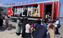 TRT Mobil Sinema Tırı Zonguldak'ta çocuklarla buluştu