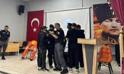 Türkeli'de öğrenciler rip akıntısı konusunda bilgilendirildi