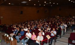 Vezirköprü Gençlik ve Kültür Derneği Türk halk oyunları gösterisi sundu