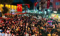 ALAPLI’DA TARİHİ KALABALIK