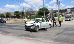 Amasya'da beton mikseri ile çarpışan otomobildeki 5 kişi yaralandı
