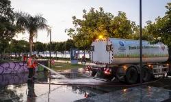 Antalya'da Konyaaltı Sahili'nde 7/24 temizlik mesaisi