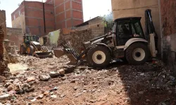 Diyarbakır Muradiye'de metruk binalar yıkılıyor