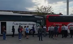 İKİ YOLCU OTOBÜSÜ ÇARPIŞTI