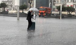 İstanbul'un bazı bölgelerinde gökgürültülü sağanak etkili oluyor