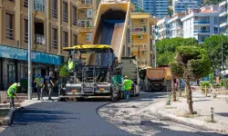 İzmir Narlıdere'de asfalt mesaisi hız kesmiyor