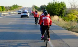 Konya'dan 7'si görme engelli 20 kişi Ankara'ya pedal çevirdi