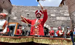 Mehteran Coşkusu yaz boyunca Ankara Kalesi ve Ulus Meydanı'nda