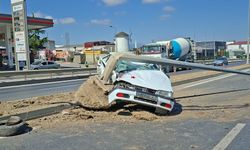Samsun'da aydınlatma direğine çarpan otomobilin sürücüsü yaralandı