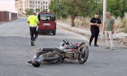 Samsun'da hafif ticari araçla çarpışan motosikletteki 2 kişi yaralandı