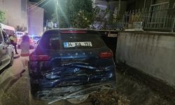 Sinop'ta 'Dur' ihtarına uymayan sürücü otomobiliyle park halindeki araca çarptı