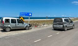 Sinop'ta iki aracın çarpıştığı kazada 4 kişi yaralandı