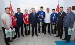 Türkiye şampiyonları Artvin Valisi'ne konuk oldu