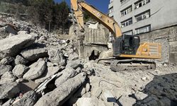 Zonguldak'ta iş hanının yıkıldığı alanda bulunan sığınak incelenecek