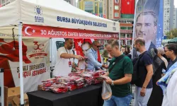 Bursa'da Zafer coşkusu ay yıldız ile taçlandı