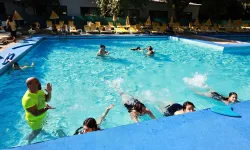 Efes Selçuk'ta engelsiz çocukların kulaçları geleceğe uzanıyor