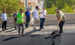 İzmir Narlıdere'de asfalt çalışmaları hız kesmeden sürüyor