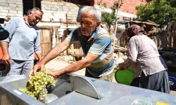 Antalya'da üzüm üreticilerine makine desteği