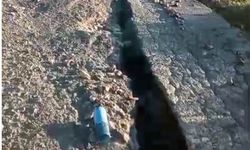 AŞIRI YAĞIŞLARDAN SONRA YOLDA DERİN ÇUKURLAR OLUŞTU
