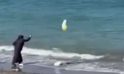 PİKNİK SONRASI ÇÖPLERİ DENİZE ATTILAR