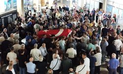 LÜTFİ PİRİ İÇİN BELEDİYE ÖNÜNDE TÖREN