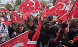 CUMHURİYET YÜRÜYÜŞÜNE BİNLERCE VATANDAŞ KATILDI