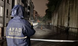 İSTİNAT DUVARI ÇÖKTÜ 2 ARAÇ HASAR GÖRDÜ
