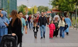 Anadolu Harikalar Diyarı Hayvanat Bahçesi'ni ücretsiz gezdiler