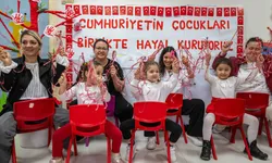 Bornova'da Cumhuriyet coşkusu çocuklarla başladı