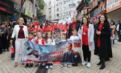 Çınarlı minikler Cumhuriyet coşkusunu kortej ve koro ile yaşadı