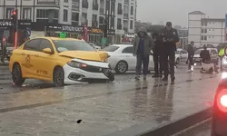 TİCARİ TAKSİ KAZA YAPTI