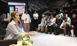 Oyuncu Elit Andaç Çam Nilüfer'de gençler ve işçilerle buluştu