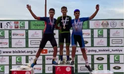 Sakarya'nın genç pedalları 42 madalyayla sezonu taçlandırdı