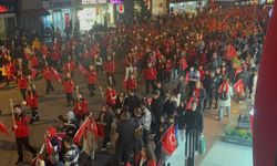 EREĞLİ'DE BİNLERCE İNSAN CUMHURİYET İÇİN YÜRÜDÜ