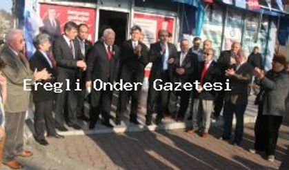 CHP KANDİLLİ'DE GÖVDE GÖSTERİSİ