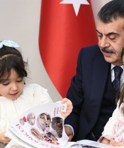 Bakan Tekin Erzurumlu öğrencileri ağırladı