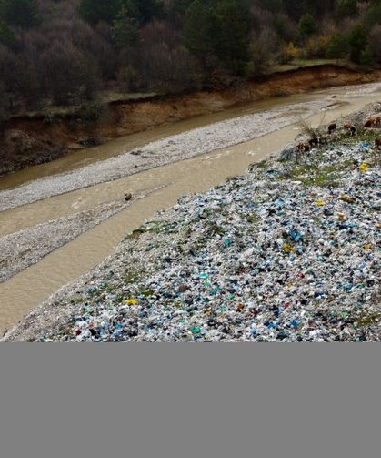 Bolu'da eski çöp döküm sahasındaki atıklar kirliliğe neden oldu