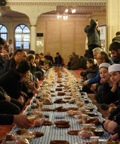 Konya'da hafızlık öğrencileri iftar programında buluştu
