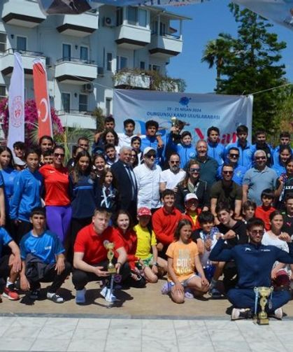 Bursa Büyükşehir Belediyesporlu kanocular Muğla’da 12 madalya 1 kupa kazandı