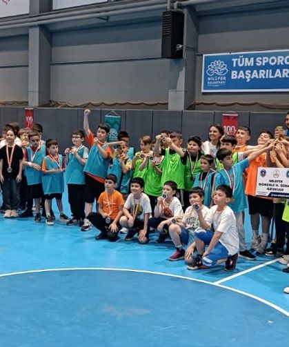 Bursa Nilüfer'de sportif başarılar ödülle taçlandırıldı