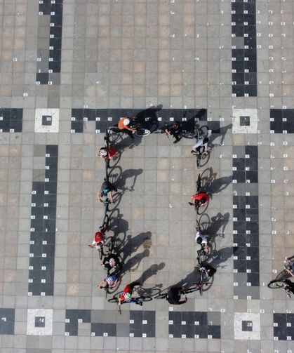 Düzce'de bisikletliler 23 Nisan Ulusal Egemenlik ve Çocuk Bayramı'nı özel koreografiyle kutladı