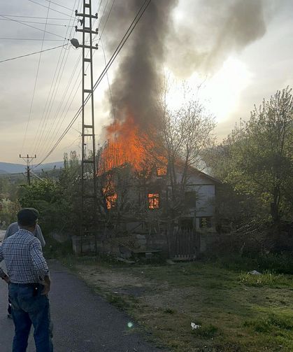 Karabük'te 2 katlı müstakil evde çıkan yangın söndürüldü