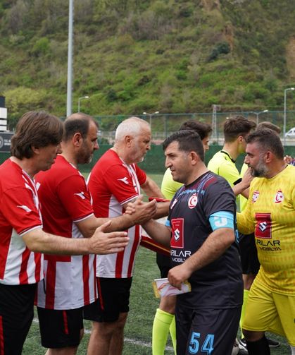 Trabzon'da "Karpaz-Trabzon Gönül Köprüsü Veteranlar Futbol Maçı" düzenlendi