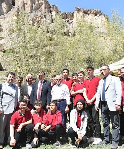 Vali Çiçek ve Başkan Büyükkılıç, Turizm Haftası’nı gençlerle kutladı