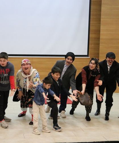 Zonguldak'ta otizmli bireyler ve aileleri tiyatroyla sahneye renk katıyor