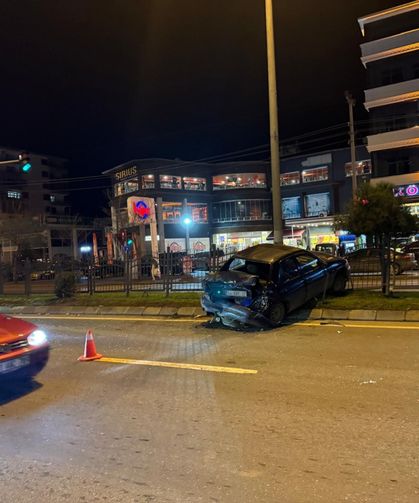 Trabzon'da tırın çarptığı otomobilin sürücüsü yaralandı