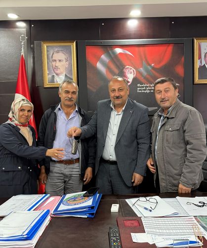 Salıpazarı'nda otobüs sürücüsü araçta unutulan cüzdanı sahibine ulaştırdı