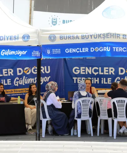 Bursa'da üniversite tercihlerine Büyükşehir rehberliği... 11 ilçede 18 farklı nokta planlandı