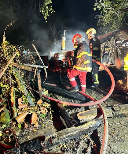 Bartın'da yıldırım isabet eden 2 araç kullanılamaz hale geldi