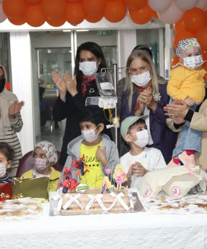 Bursa'da lösemili minik kahramanlara umut dolu kutlama